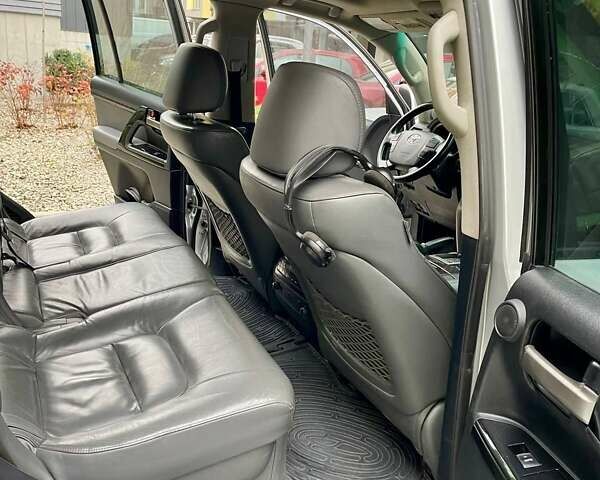 Серый Тойота Ленд Крузер, объемом двигателя 5.66 л и пробегом 275 тыс. км за 16999 $, фото 31 на Automoto.ua