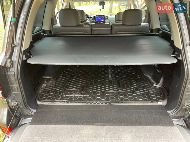 Серый Тойота Ленд Крузер, объемом двигателя 4.7 л и пробегом 352 тыс. км за 21600 $, фото 26 на Automoto.ua