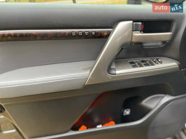 Серый Тойота Ленд Крузер, объемом двигателя 4.7 л и пробегом 352 тыс. км за 21600 $, фото 34 на Automoto.ua