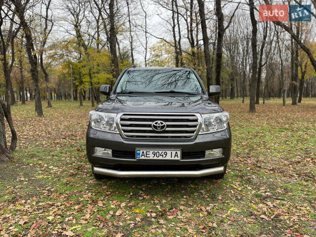 Серый Тойота Ленд Крузер, объемом двигателя 4.7 л и пробегом 352 тыс. км за 21600 $, фото 10 на Automoto.ua