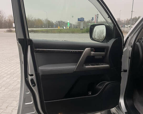 Сірий Тойота Ленд Крузер, об'ємом двигуна 4.7 л та пробігом 139 тис. км за 33500 $, фото 16 на Automoto.ua