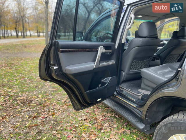 Серый Тойота Ленд Крузер, объемом двигателя 4.7 л и пробегом 352 тыс. км за 21600 $, фото 27 на Automoto.ua