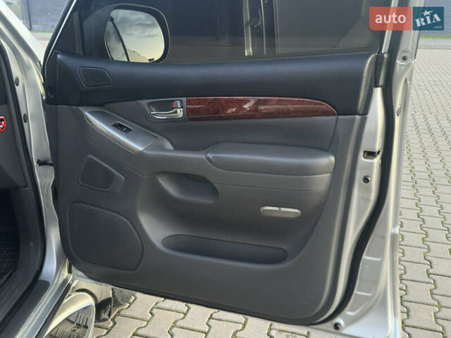 Сірий Тойота Ленд Крузер, об'ємом двигуна 3.96 л та пробігом 280 тис. км за 13900 $, фото 40 на Automoto.ua