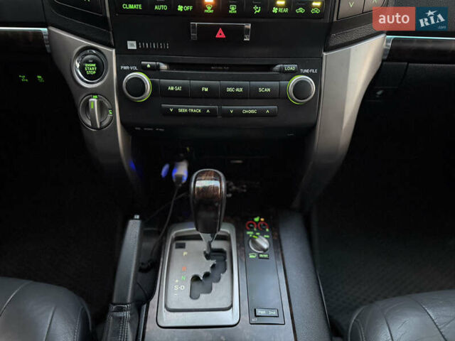 Серый Тойота Ленд Крузер, объемом двигателя 5.7 л и пробегом 290 тыс. км за 28500 $, фото 15 на Automoto.ua