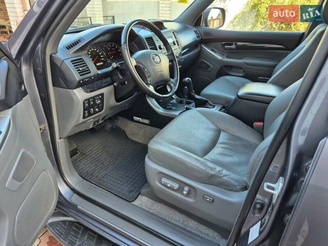 Серый Тойота Ленд Крузер, объемом двигателя 3.96 л и пробегом 139 тыс. км за 19500 $, фото 50 на Automoto.ua