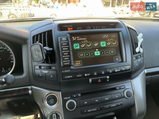 Серый Тойота Ленд Крузер, объемом двигателя 4.7 л и пробегом 199 тыс. км за 25500 $, фото 13 на Automoto.ua