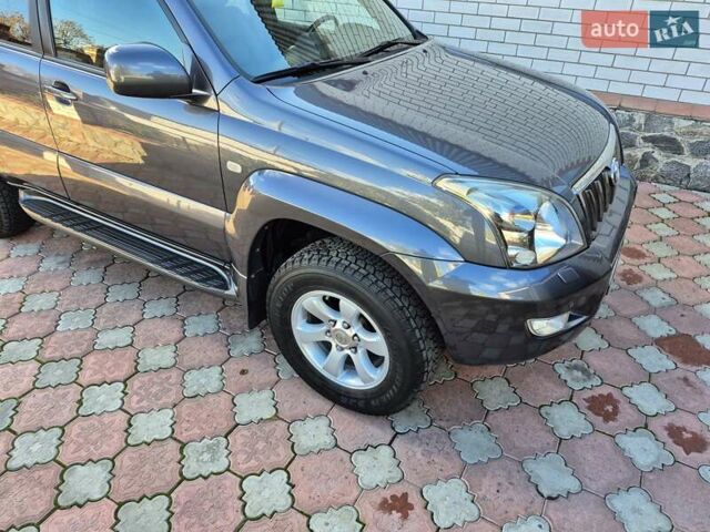 Серый Тойота Ленд Крузер, объемом двигателя 3.96 л и пробегом 139 тыс. км за 19500 $, фото 8 на Automoto.ua