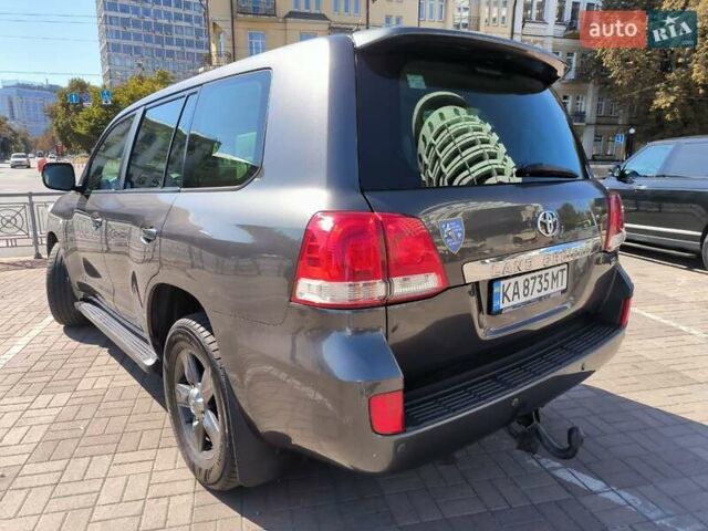 Серый Тойота Ленд Крузер, объемом двигателя 4.7 л и пробегом 199 тыс. км за 25500 $, фото 5 на Automoto.ua