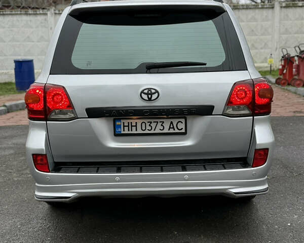 Серый Тойота Ленд Крузер, объемом двигателя 4.46 л и пробегом 310 тыс. км за 24200 $, фото 8 на Automoto.ua