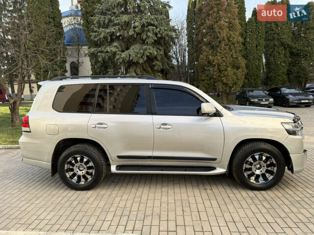 Серый Тойота Ленд Крузер, объемом двигателя 4.7 л и пробегом 305 тыс. км за 25500 $, фото 10 на Automoto.ua