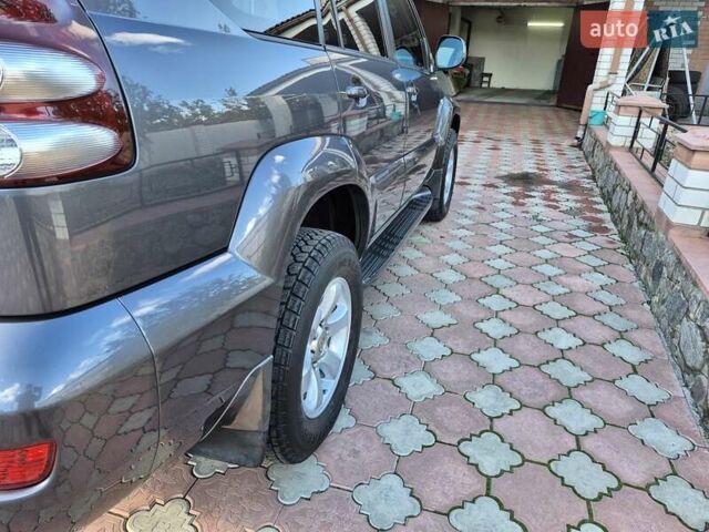 Серый Тойота Ленд Крузер, объемом двигателя 3.96 л и пробегом 139 тыс. км за 19500 $, фото 11 на Automoto.ua