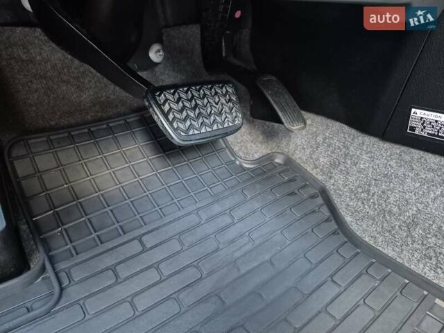 Серый Тойота Ленд Крузер, объемом двигателя 3.96 л и пробегом 139 тыс. км за 19500 $, фото 61 на Automoto.ua