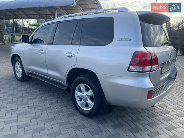 Серый Тойота Ленд Крузер, объемом двигателя 4.46 л и пробегом 104 тыс. км за 36800 $, фото 6 на Automoto.ua