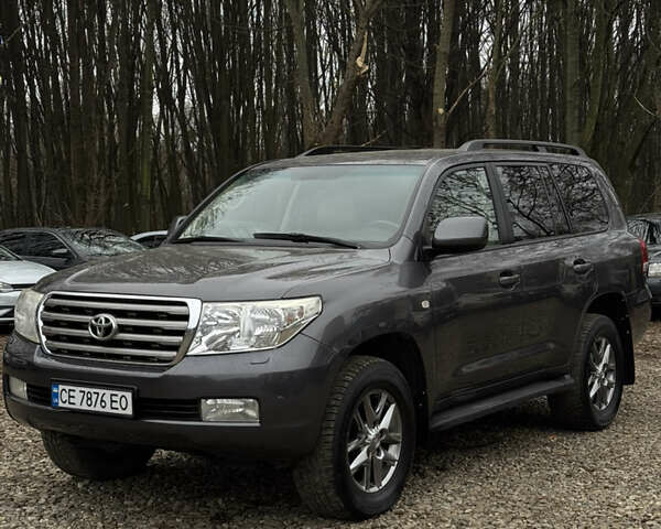 Серый Тойота Ленд Крузер, объемом двигателя 4.46 л и пробегом 317 тыс. км за 21900 $, фото 1 на Automoto.ua