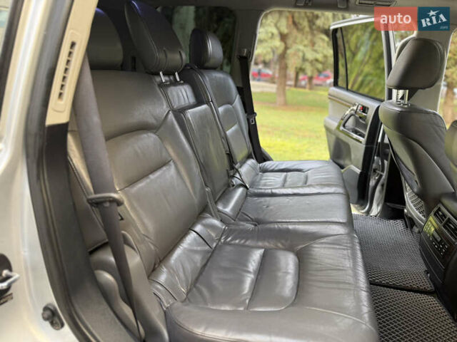 Серый Тойота Ленд Крузер, объемом двигателя 4.7 л и пробегом 305 тыс. км за 25500 $, фото 40 на Automoto.ua