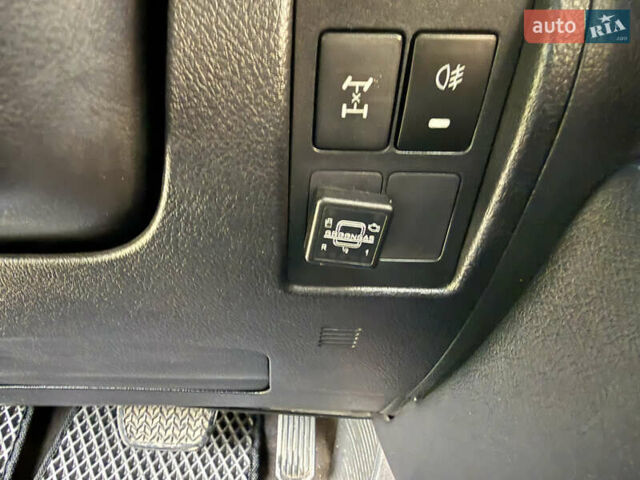 Серый Тойота Ленд Крузер, объемом двигателя 4.7 л и пробегом 305 тыс. км за 25500 $, фото 57 на Automoto.ua