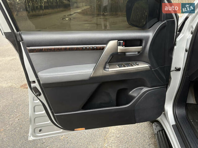 Сірий Тойота Ленд Крузер, об'ємом двигуна 4.7 л та пробігом 240 тис. км за 21800 $, фото 16 на Automoto.ua