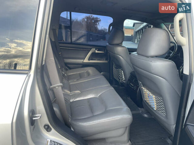 Серый Тойота Ленд Крузер, объемом двигателя 4.46 л и пробегом 104 тыс. км за 36800 $, фото 20 на Automoto.ua