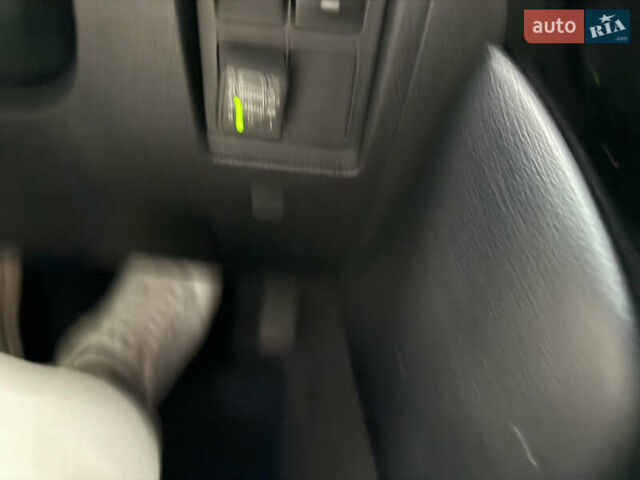 Сірий Тойота Ленд Крузер, об'ємом двигуна 4.66 л та пробігом 305 тис. км за 26500 $, фото 28 на Automoto.ua