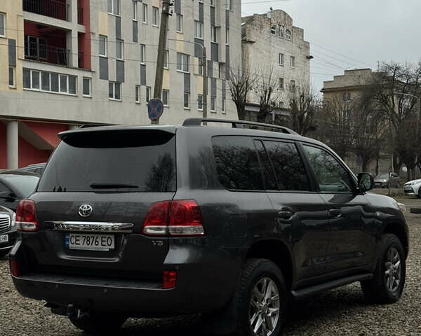 Серый Тойота Ленд Крузер, объемом двигателя 4.46 л и пробегом 317 тыс. км за 21900 $, фото 2 на Automoto.ua