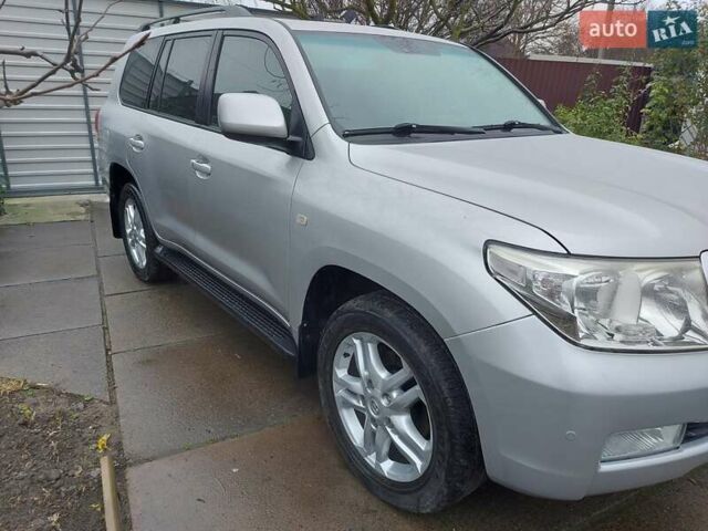 Серый Тойота Ленд Крузер, объемом двигателя 4.46 л и пробегом 199 тыс. км за 29000 $, фото 1 на Automoto.ua