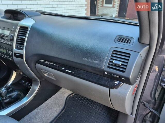 Серый Тойота Ленд Крузер, объемом двигателя 3.96 л и пробегом 139 тыс. км за 19500 $, фото 47 на Automoto.ua