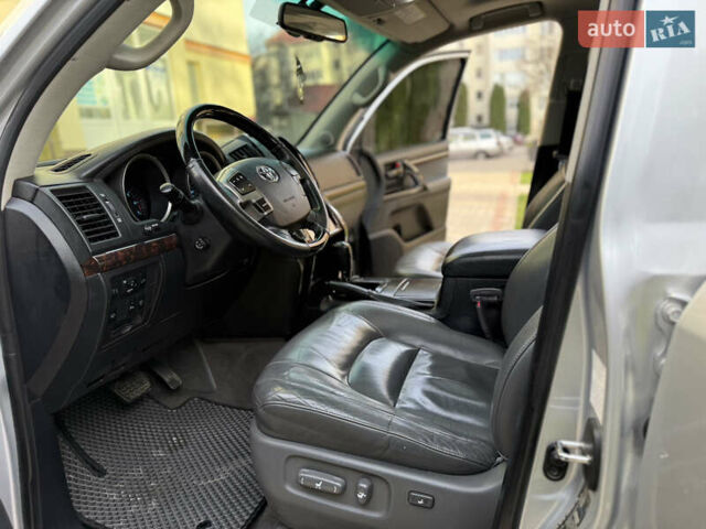 Серый Тойота Ленд Крузер, объемом двигателя 4.7 л и пробегом 305 тыс. км за 25500 $, фото 43 на Automoto.ua