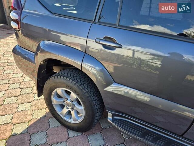 Серый Тойота Ленд Крузер, объемом двигателя 3.96 л и пробегом 139 тыс. км за 19500 $, фото 9 на Automoto.ua