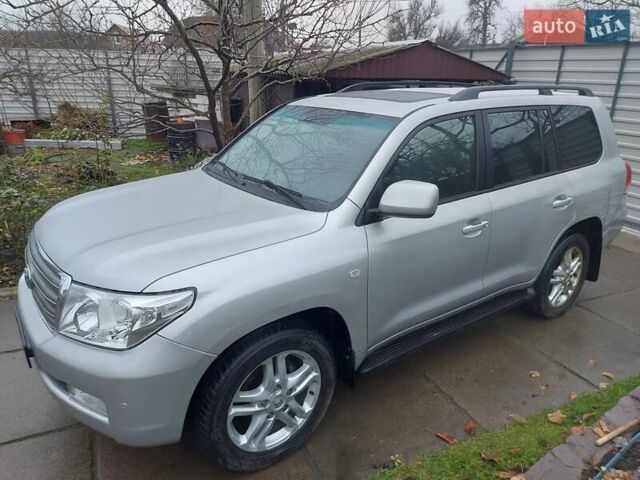 Серый Тойота Ленд Крузер, объемом двигателя 4.46 л и пробегом 199 тыс. км за 29000 $, фото 2 на Automoto.ua