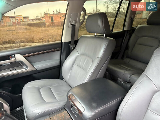 Сірий Тойота Ленд Крузер, об'ємом двигуна 4.7 л та пробігом 240 тис. км за 21800 $, фото 17 на Automoto.ua