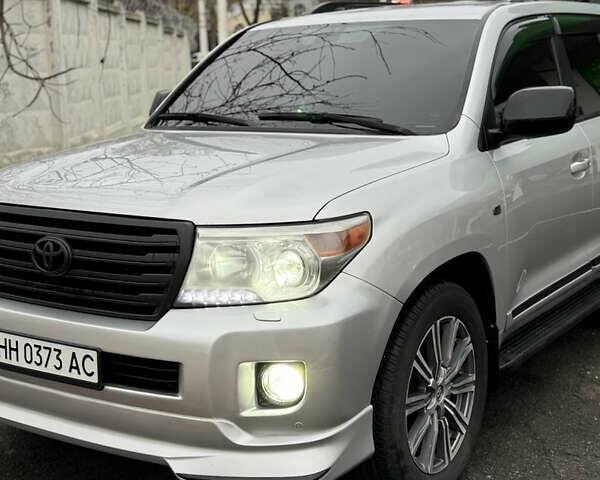 Серый Тойота Ленд Крузер, объемом двигателя 4.46 л и пробегом 310 тыс. км за 24200 $, фото 3 на Automoto.ua