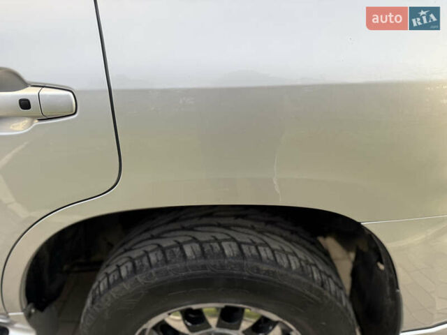 Серый Тойота Ленд Крузер, объемом двигателя 4.7 л и пробегом 305 тыс. км за 25500 $, фото 27 на Automoto.ua