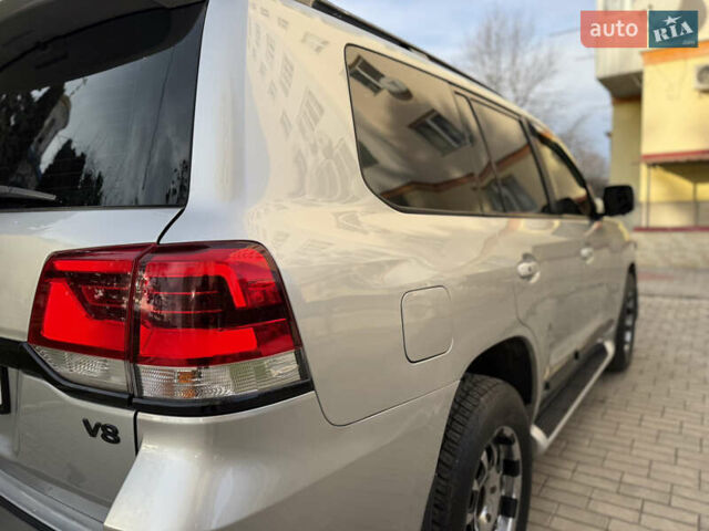 Серый Тойота Ленд Крузер, объемом двигателя 4.7 л и пробегом 305 тыс. км за 25500 $, фото 24 на Automoto.ua