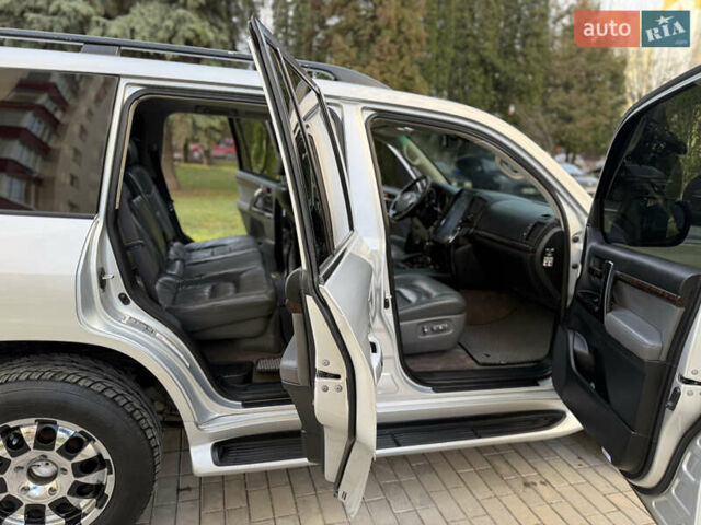 Серый Тойота Ленд Крузер, объемом двигателя 4.7 л и пробегом 305 тыс. км за 25500 $, фото 42 на Automoto.ua