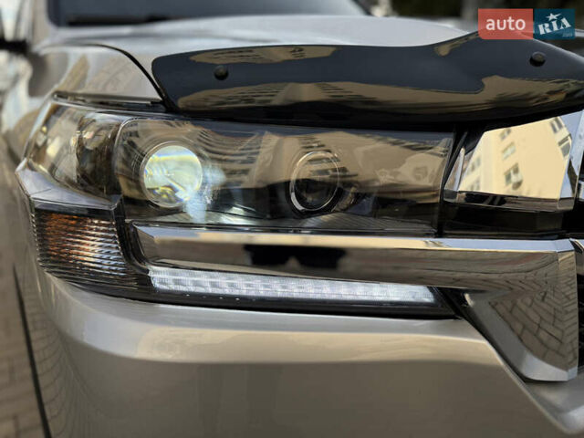 Серый Тойота Ленд Крузер, объемом двигателя 4.7 л и пробегом 305 тыс. км за 25500 $, фото 32 на Automoto.ua