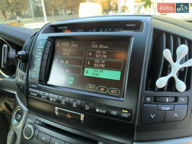 Серый Тойота Ленд Крузер, объемом двигателя 4.7 л и пробегом 199 тыс. км за 25500 $, фото 41 на Automoto.ua