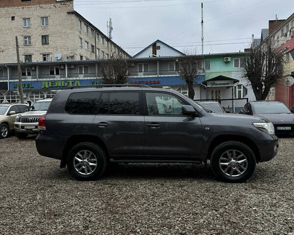 Серый Тойота Ленд Крузер, объемом двигателя 4.46 л и пробегом 317 тыс. км за 21900 $, фото 4 на Automoto.ua