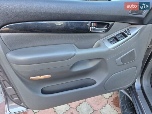 Серый Тойота Ленд Крузер, объемом двигателя 3.96 л и пробегом 139 тыс. км за 19500 $, фото 52 на Automoto.ua