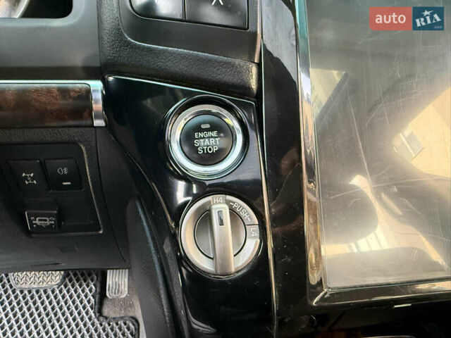 Серый Тойота Ленд Крузер, объемом двигателя 4.7 л и пробегом 305 тыс. км за 25500 $, фото 56 на Automoto.ua