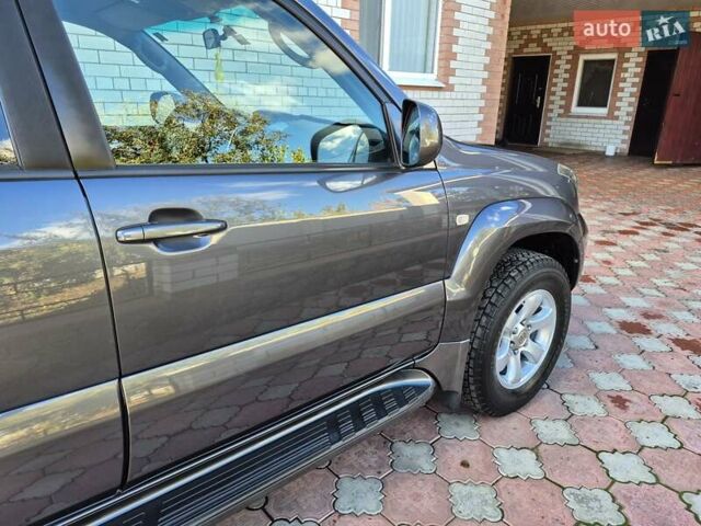 Серый Тойота Ленд Крузер, объемом двигателя 3.96 л и пробегом 139 тыс. км за 19500 $, фото 10 на Automoto.ua