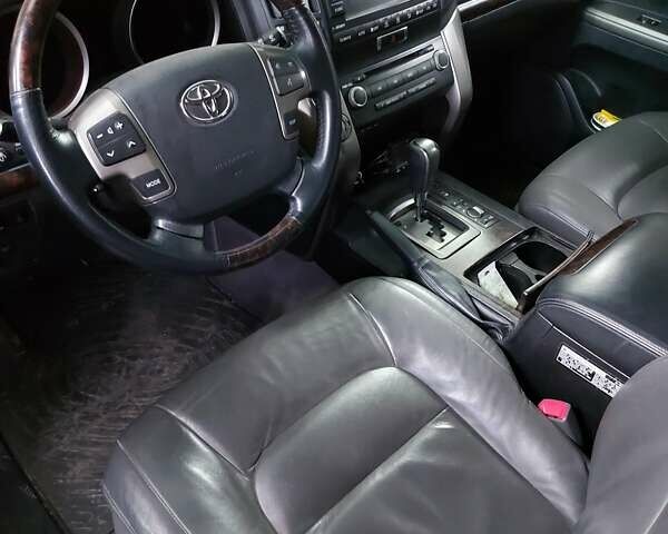 Серый Тойота Ленд Крузер, объемом двигателя 4.46 л и пробегом 199 тыс. км за 29000 $, фото 10 на Automoto.ua