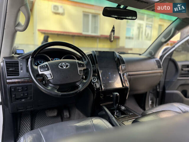 Серый Тойота Ленд Крузер, объемом двигателя 4.7 л и пробегом 305 тыс. км за 25500 $, фото 50 на Automoto.ua