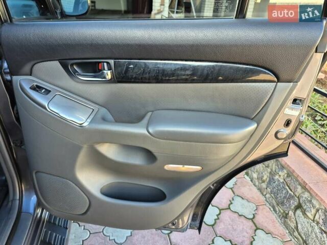 Серый Тойота Ленд Крузер, объемом двигателя 3.96 л и пробегом 139 тыс. км за 19500 $, фото 43 на Automoto.ua