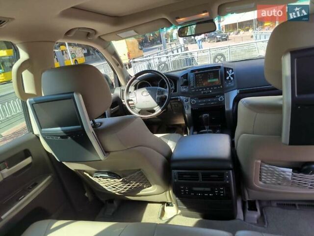 Серый Тойота Ленд Крузер, объемом двигателя 4.7 л и пробегом 199 тыс. км за 25500 $, фото 23 на Automoto.ua