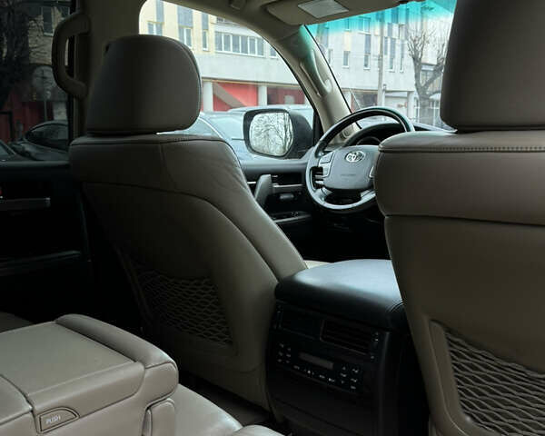 Серый Тойота Ленд Крузер, объемом двигателя 4.46 л и пробегом 317 тыс. км за 21900 $, фото 7 на Automoto.ua