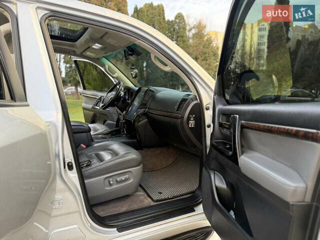 Серый Тойота Ленд Крузер, объемом двигателя 4.7 л и пробегом 305 тыс. км за 25500 $, фото 37 на Automoto.ua