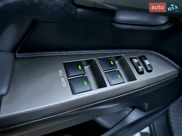 Сірий Тойота Ленд Крузер, об'ємом двигуна 4.66 л та пробігом 276 тис. км за 20500 $, фото 13 на Automoto.ua