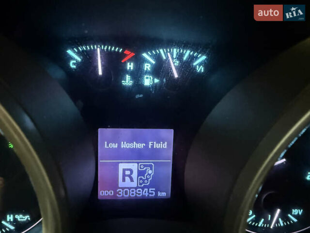 Серый Тойота Ленд Крузер, объемом двигателя 4.7 л и пробегом 305 тыс. км за 25500 $, фото 77 на Automoto.ua