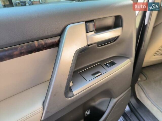 Серый Тойота Ленд Крузер, объемом двигателя 4.7 л и пробегом 199 тыс. км за 25500 $, фото 50 на Automoto.ua