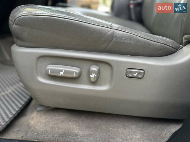Серый Тойота Ленд Крузер, объемом двигателя 4.7 л и пробегом 305 тыс. км за 25500 $, фото 44 на Automoto.ua